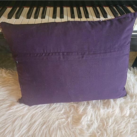 BEAUTIFUL HAND EMBROIDERED PILLOW - Picture 4 of 5